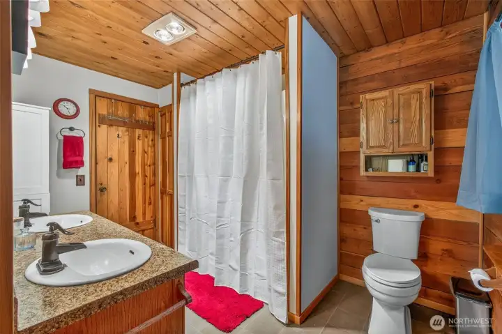 Full Bathroom Full Bathroom