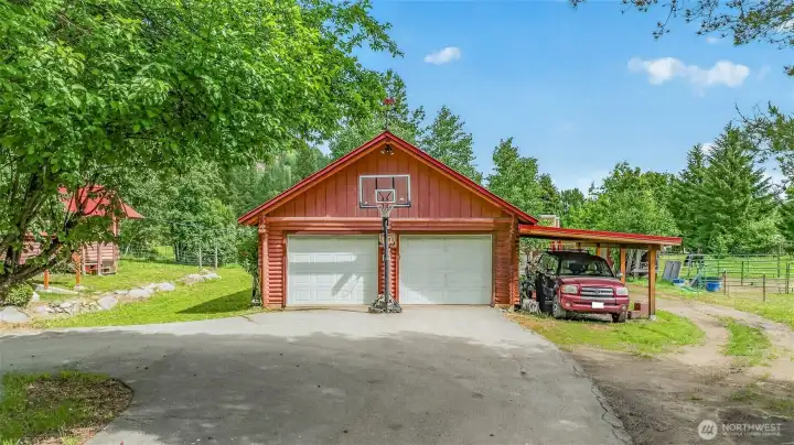 Detached garage with lean-to Detached garage with lean-to