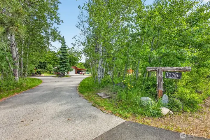 Charming entrance drive Charming entrance drive