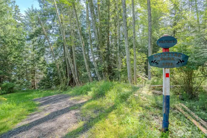 Entrance to common area and trail to bedach
