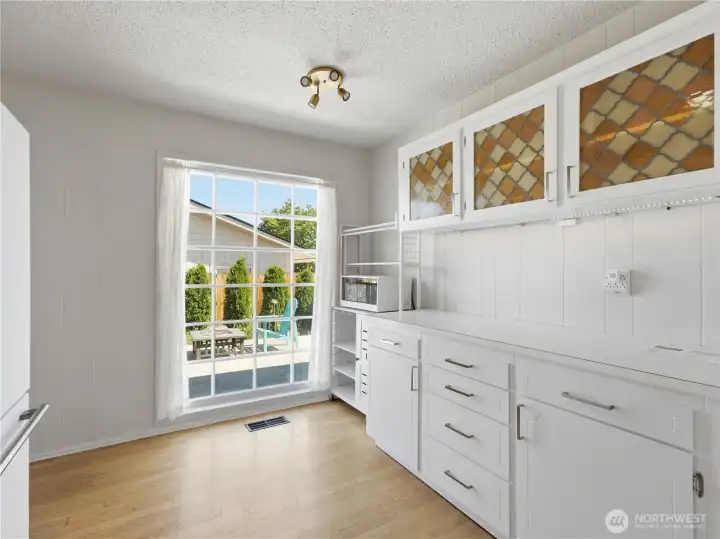 Bright kitchen blending modern conveniences with classic mid-century design. Bright kitchen blending modern conveniences with classic mid-century design.