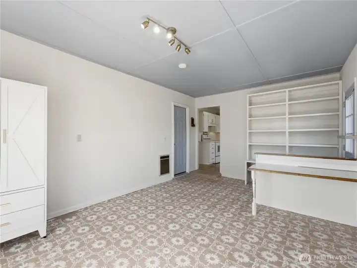 Versatile flex space conveniently located off the kitchen and garage. Versatile flex space conveniently located off the kitchen and garage.