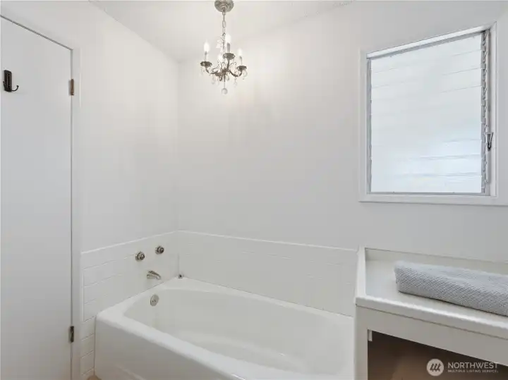 Well-appointed full bathroom serving guests and secondary bedroom. Well-appointed full bathroom serving guests and secondary bedroom.