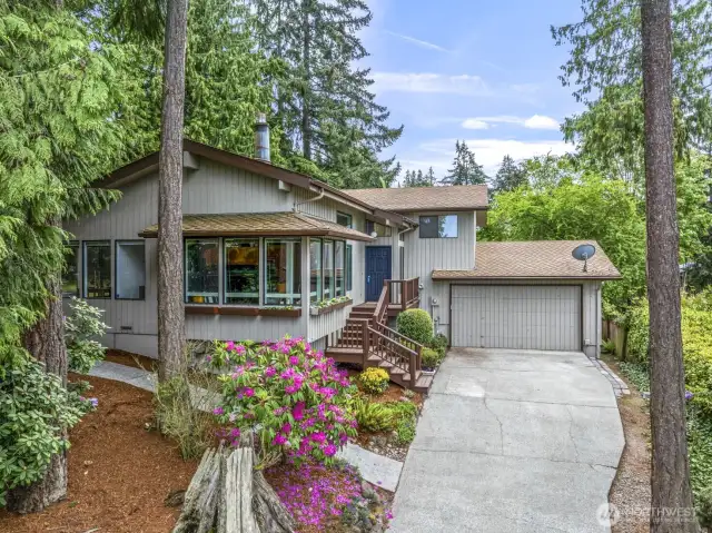 Lovely tri-level home privately situated at end of small cul-de-sac.