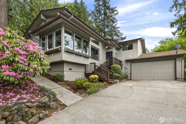 Westerly views, great-room living spaces, chef's kitchen, tranquil yard, Mukilteo schools, and easy access to shopping and dining. Don't miss out. Hurry!!