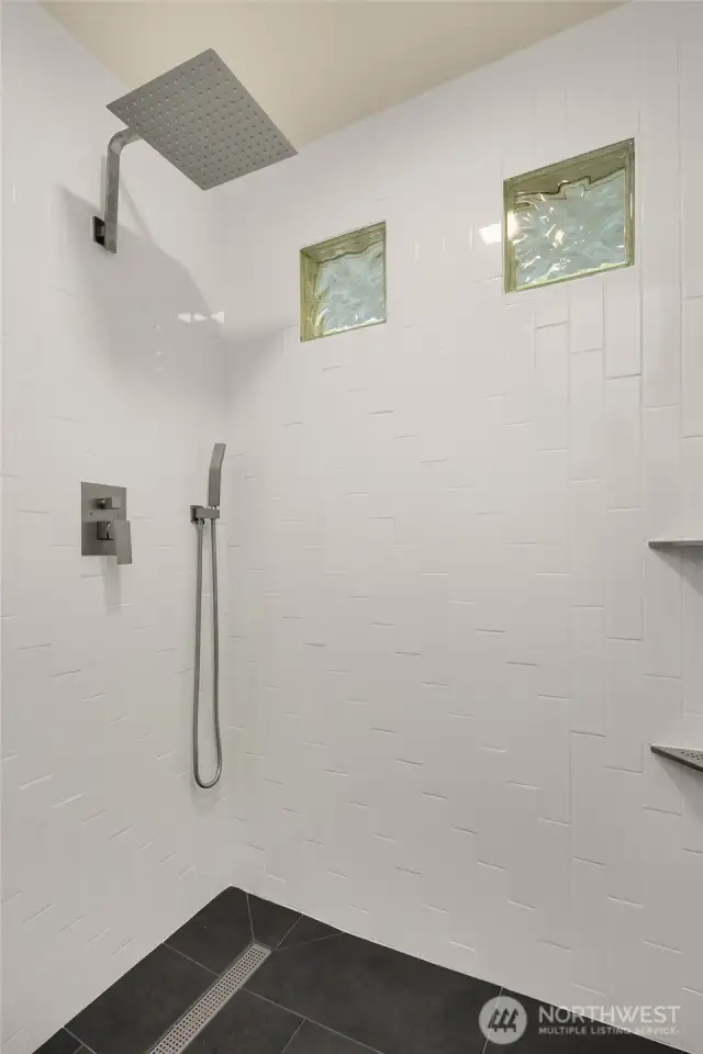 Primary suite walk-in shower