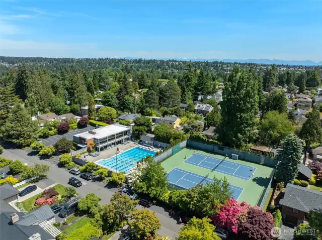Private Pool, Clubhouse and Tennis Courts. 1 min walk from home.