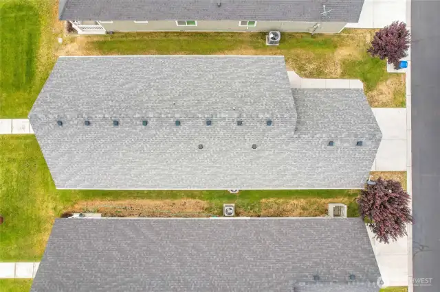 Aerial view of the roof, in great condition!