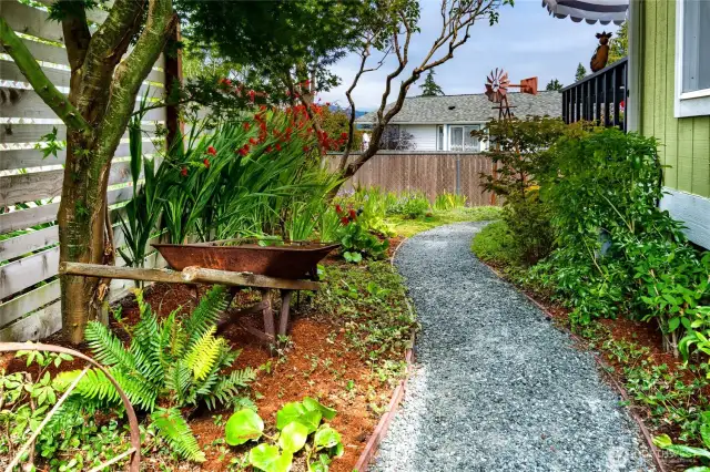 Lovely path to back garden