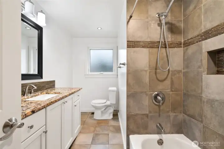 Full Guest Bath Upstairs Main Level