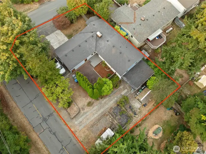 Lot Line Boundary is approximate and for visual reference only