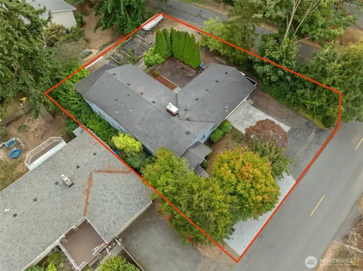 Lot Line Boundary is approximate and for visual reference only
