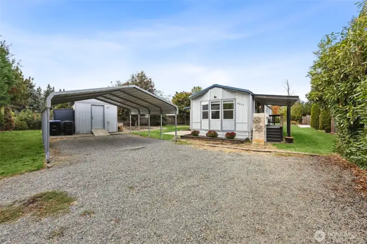 Huge secluded lot!