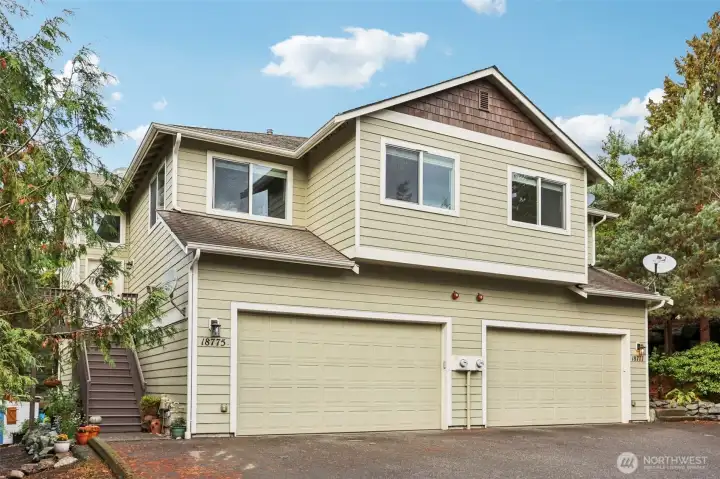 Awesome duplex offers great investment opportunities!