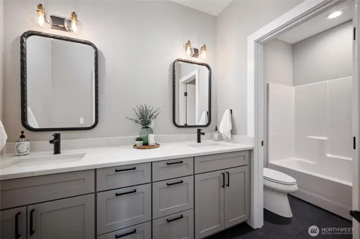 Upstairs main bathroom.