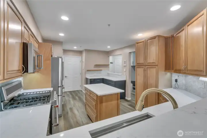 Light and bright quartz counter tops.