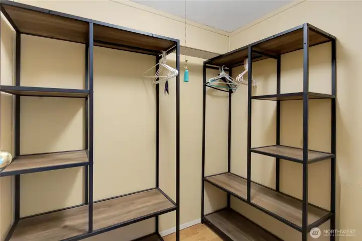 Walk In Closet Off @nd BAthroom