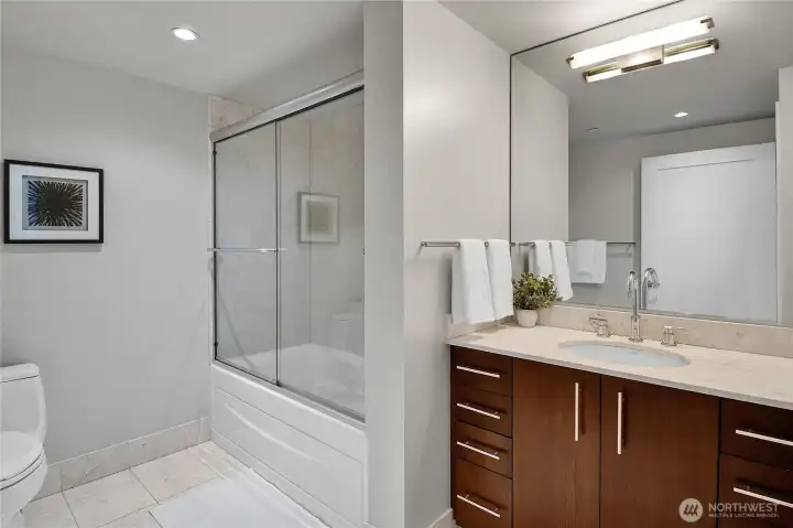 The full bath is luxurious and has plenty of room to move around.