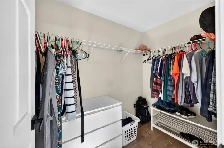 Walk in closet w/built in safe
