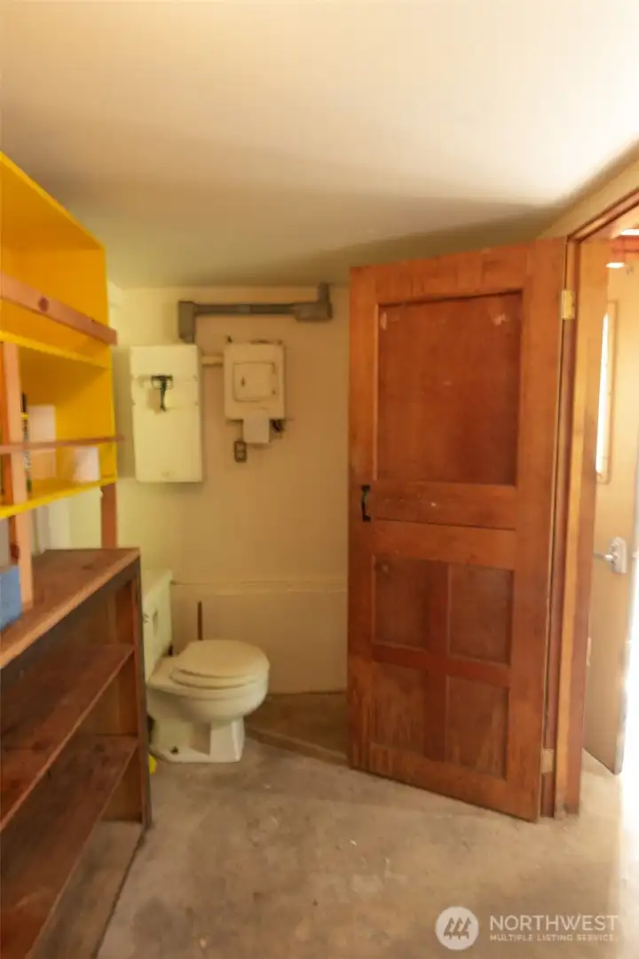 1/2 bath with utility sink.
