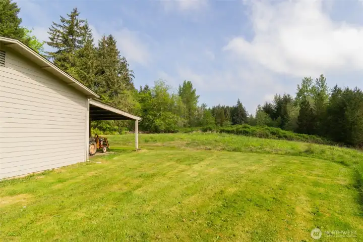 Property line goes way back to the dark green trees in the middle of this photo.