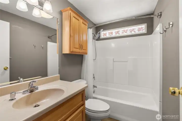 Main full bathroom upstairs