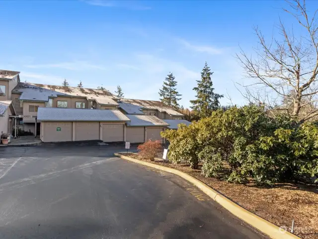 Well maintained complex, in a great setting near the lake and park, freeway access, Mountlake Terrace light rail station (opening in August), park, trails, shopping, restaurants.