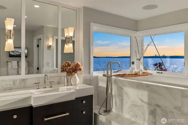 Primary jetted view tub!