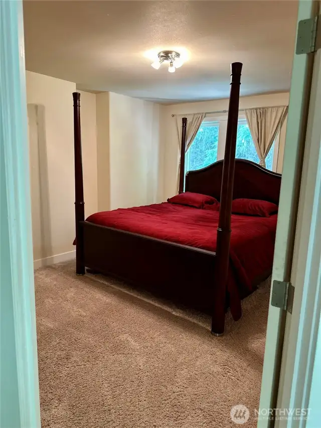 Another smaller bedroom