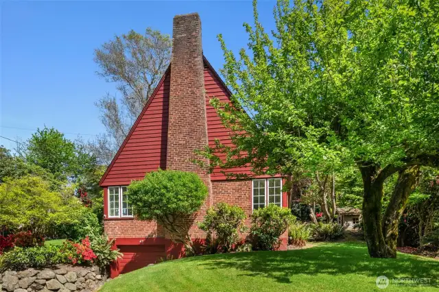 Front yard over looks the remarkable green belt