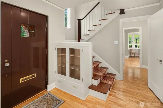 Open staircase with spacious foyer