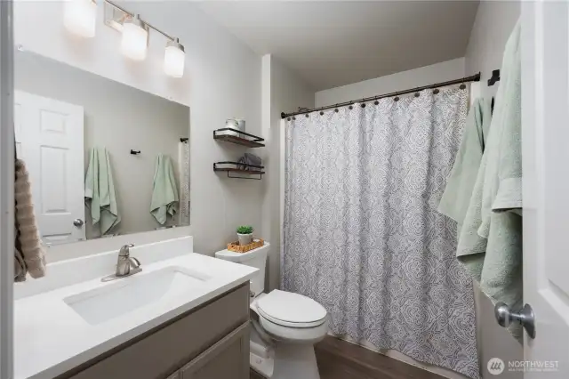 Upstairs full bathroom.