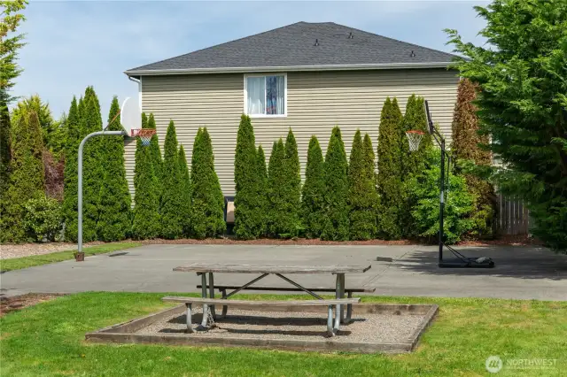 Community area with picnic table.