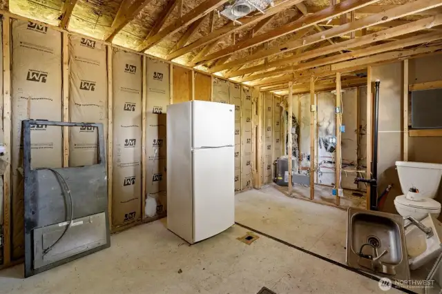 Potential Potential DADU/Cottage/Hobby Room/Guest unit. All ready to finish!