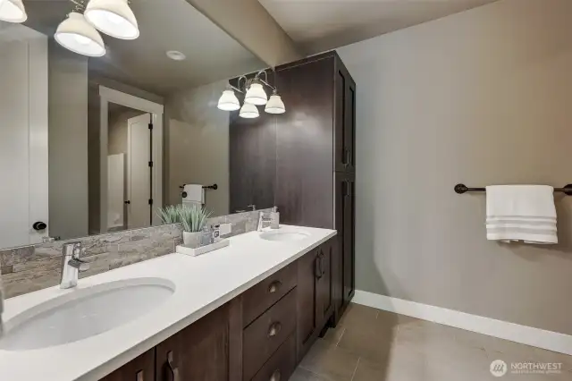 Suite bath