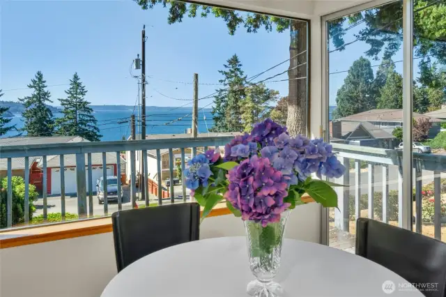 What a great vantage point for the views and taking in neighborhood activity. This neighborhood is popular among dog owners and joggers.