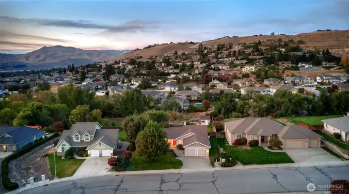 Briarwood is a high-end community surrounded by quality custom homes.