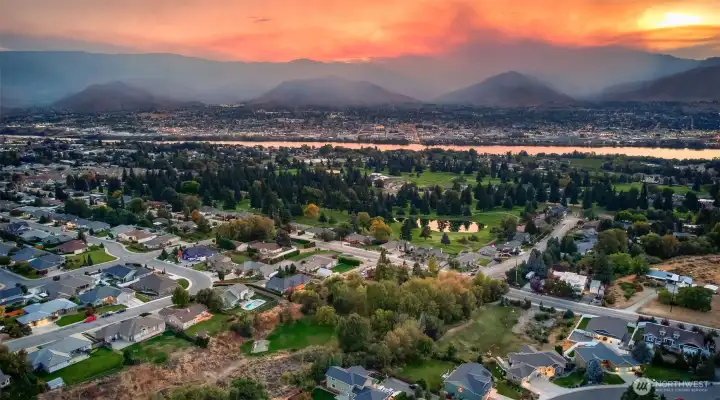 Briarwood enjoys close proximity to the Golf and Country Club and everything East Wenatchee has to offer!