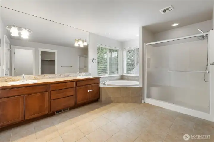 5 Piece Big tiled primary Bathroom