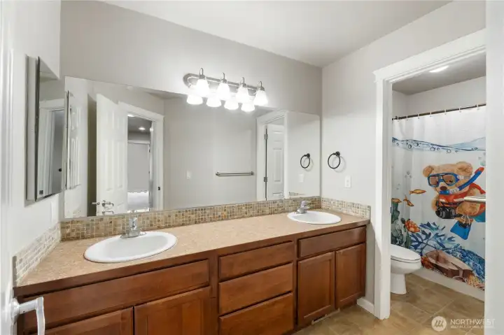 Full Bathroom 4 piece upstairs with door to seperate Tub/ Toilet from the double sinks