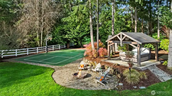 PNW leisure taken to new heights on your private, professional-grade sport court. Fully lighted for evening play, it is perfectly suited for pickleball or basketball tournaments under the stars.