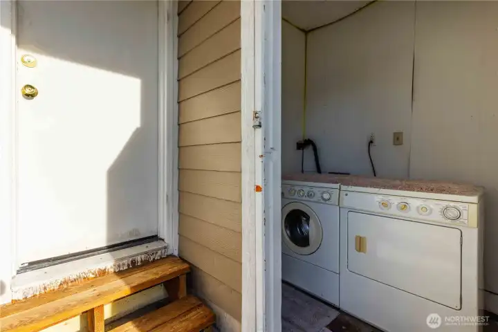 Unit B - Laundry Closet