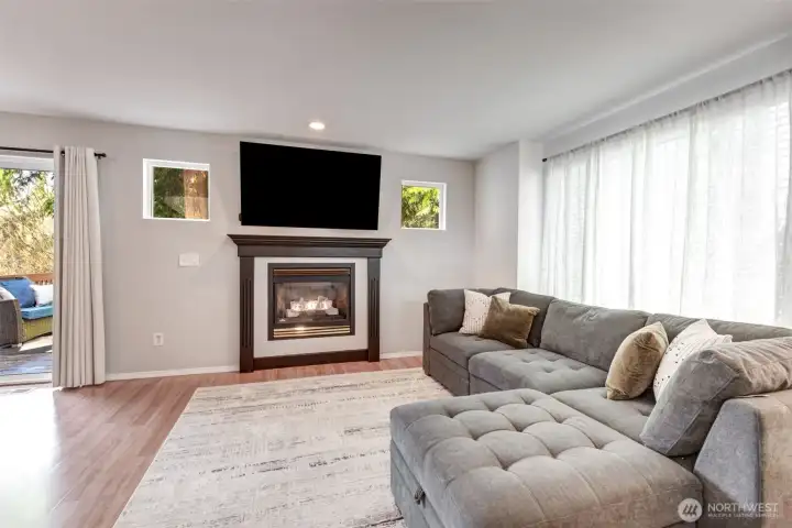 Enjoy yourself by the gas fireplace in this open living room
