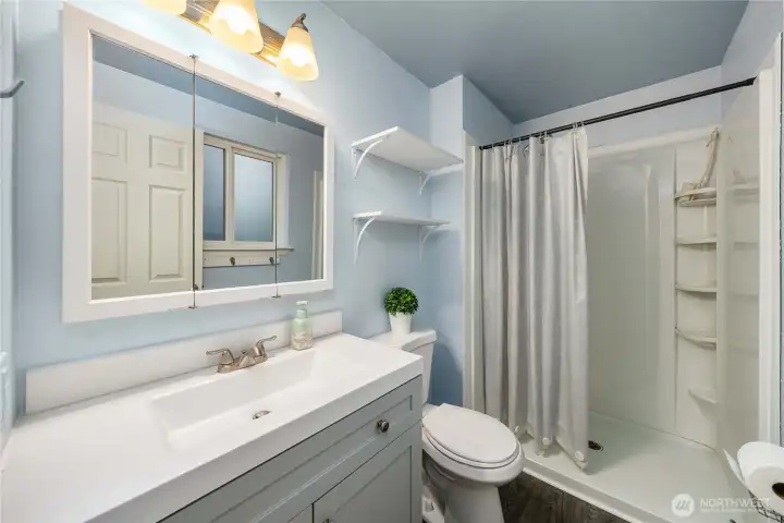 Fully updated bathroom