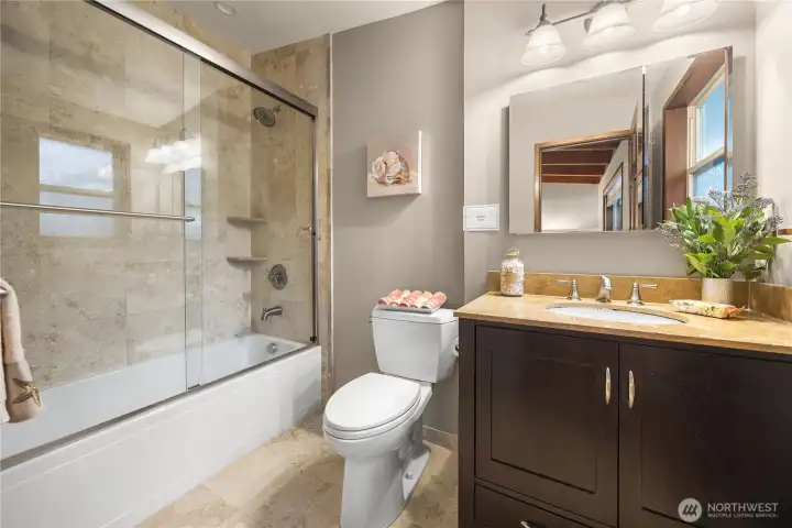 Full bathroom #1