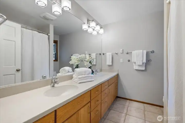 Guest bath.