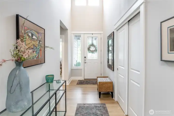 This light-filled entry way is so inviting!
