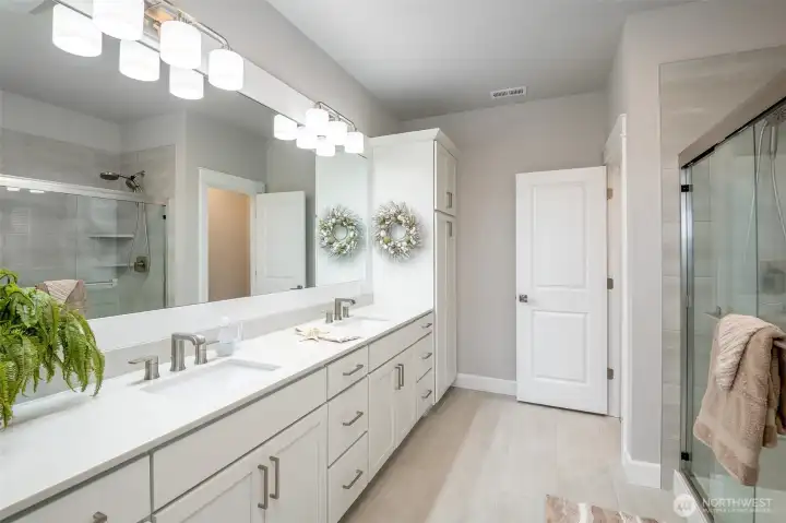 This gorgeous 5-piece bathroom with double sinks is swoon-worthy.