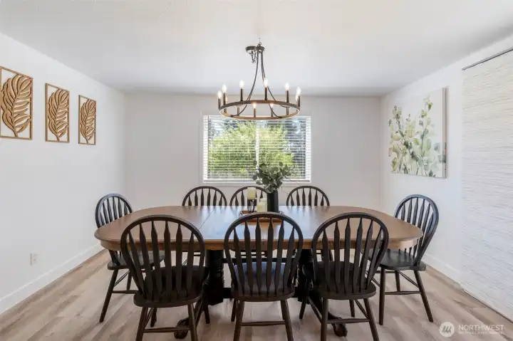 Large dining area Large dining area
