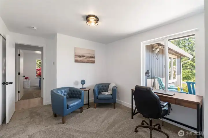 Great office space or 4th bedroom! Great office space or 4th bedroom!